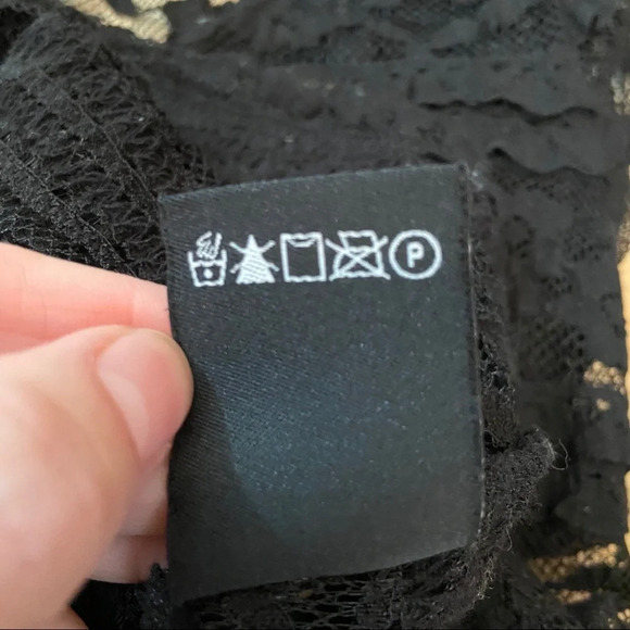 💥5/$25 Le chateau women’s black layered lace top in size medium - Picture 5 of 5